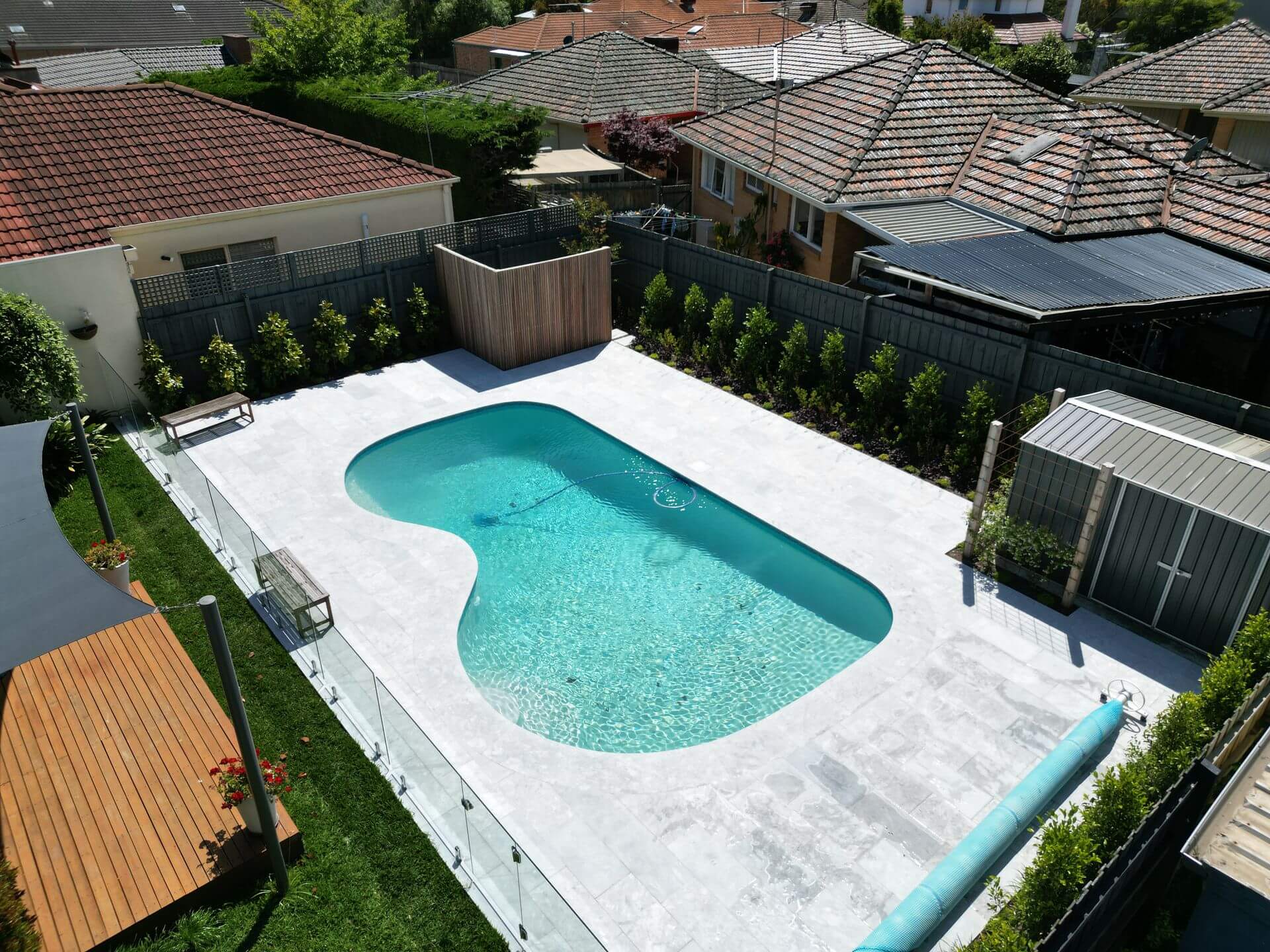 curved pool