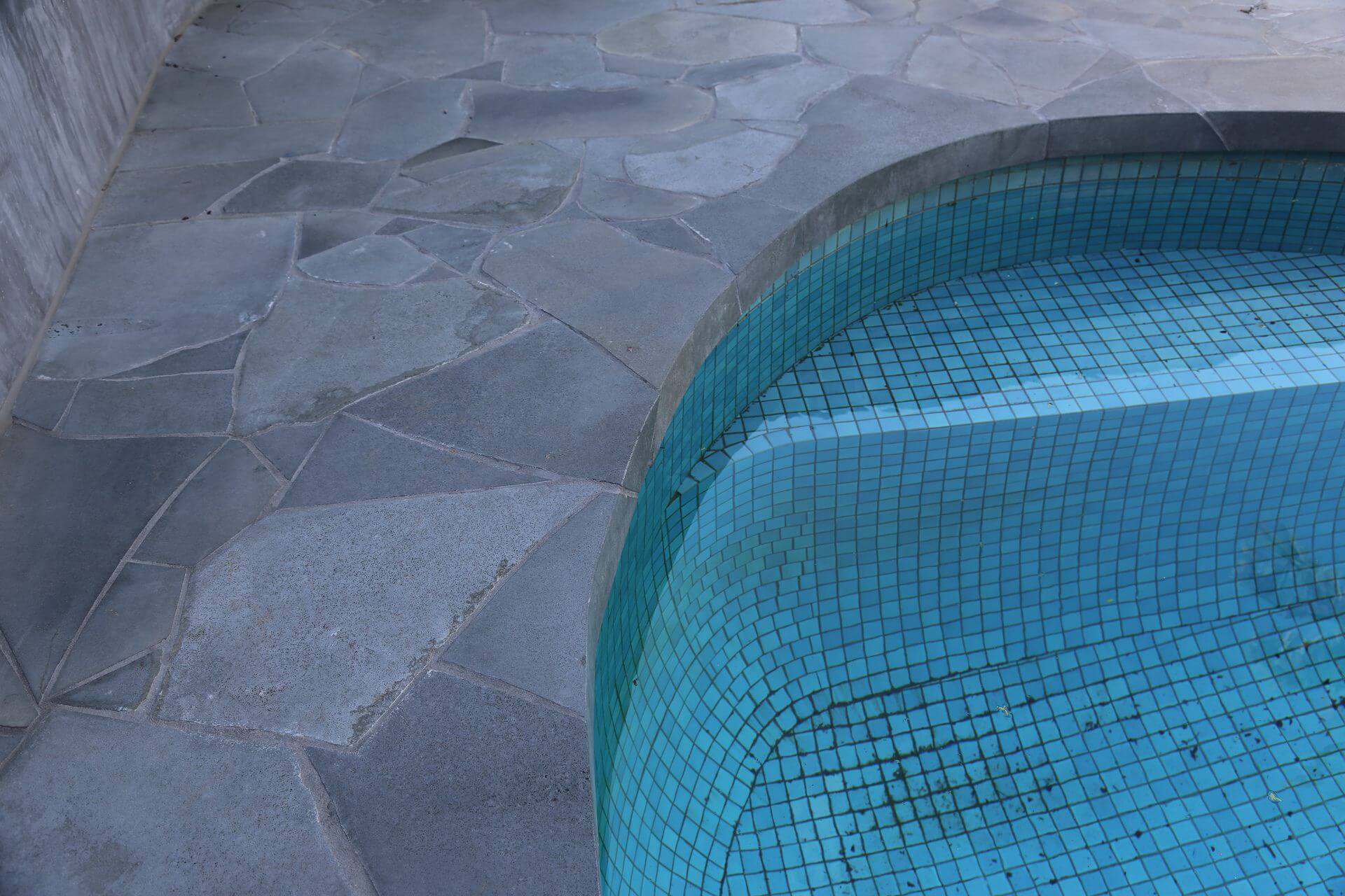 Bluestone Sawn Paver Crazy Pool coping